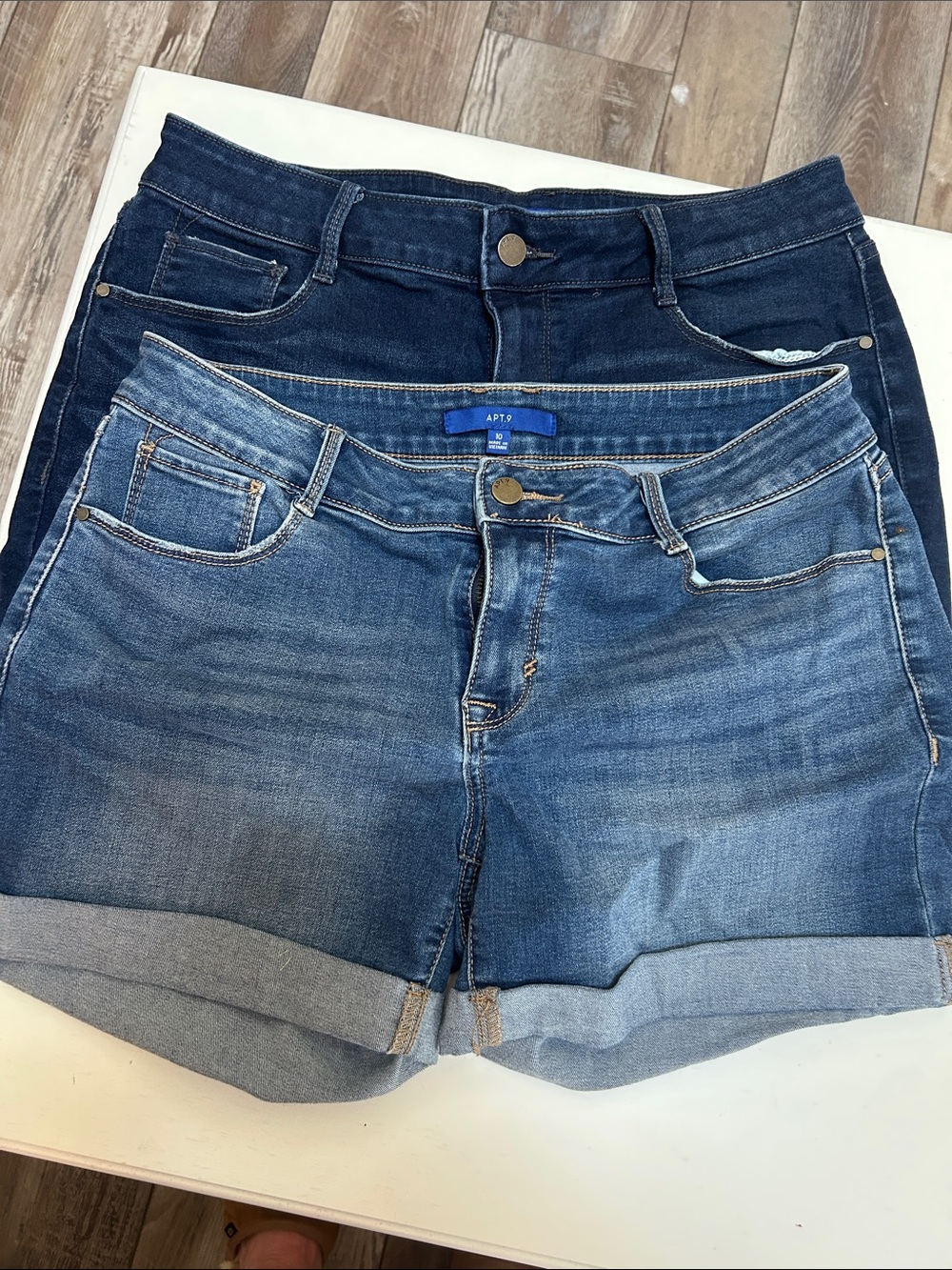 Apt. 9 Women's Two-Tone Blue Denim Roll-Cuff Shorts A032